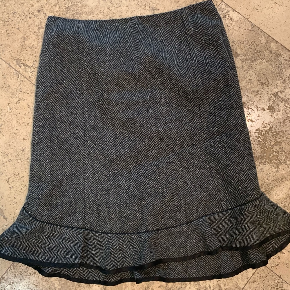 Gap tweed ruffle skirt